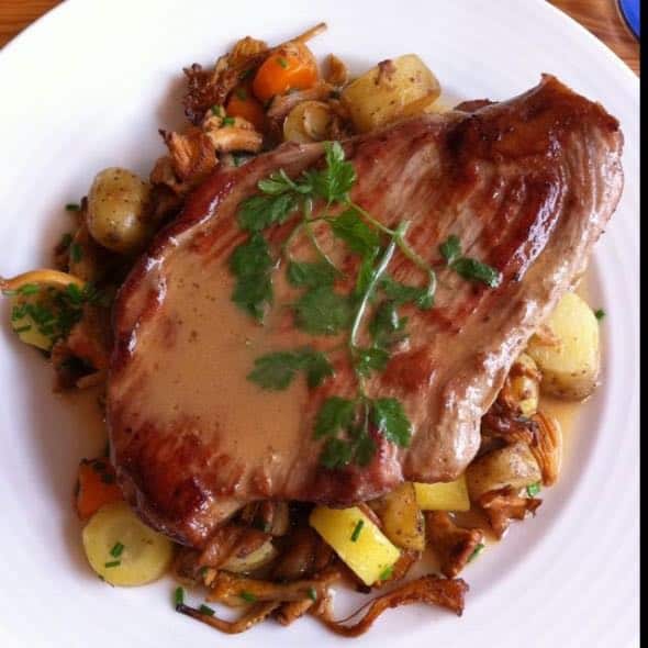 Steak de veau aux girolles - La Bonne Cuisine
