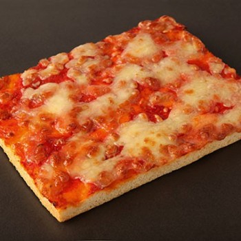 Pizza margherita (sauce tomate et mozzarella), la seule !