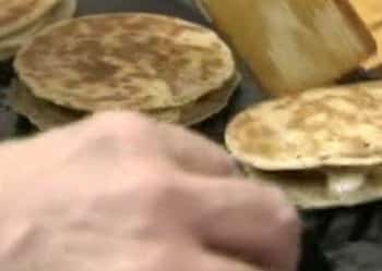 Doubles de Binche, crêpe au fromage à la Binchoise