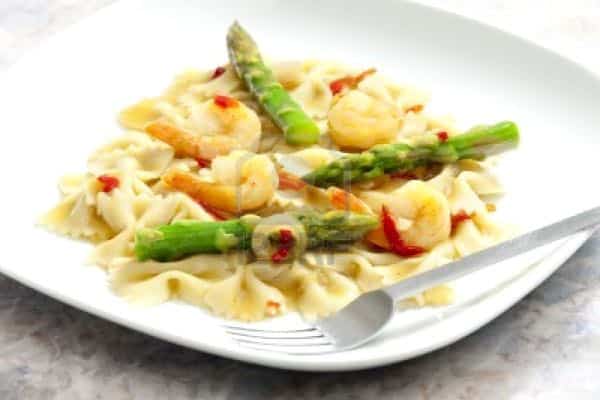 farfalles aux crevettes et aux asperges recette