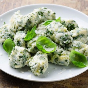 Gnocchis aux épinards et sauce au basilic