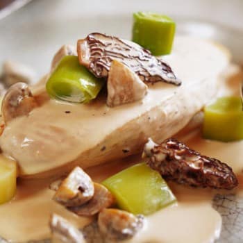 Poularde à la crème et aux morilles