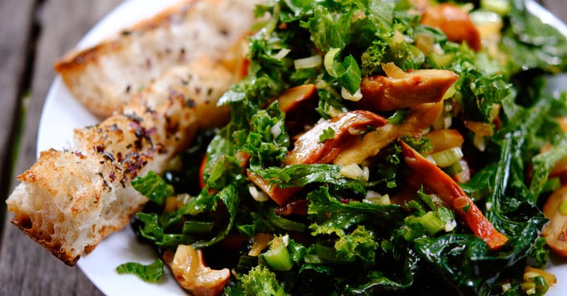 salade aux champignons des bois et au salers