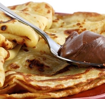 Recette de crêpes et traditions de la Chandeleur.