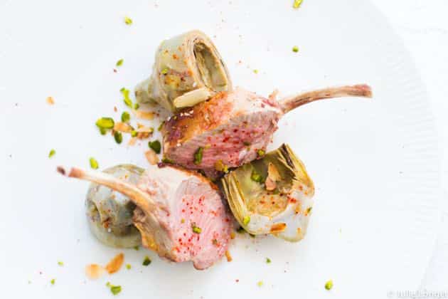 couronne d'agneau et tapenade d'artichauts