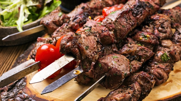 Brochettes d'agneau mariné