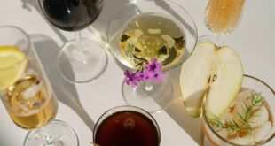 glasses of cocktails decorated with pear and blooming flowers