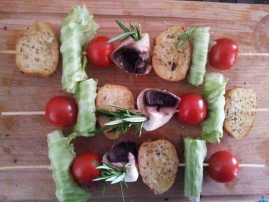 Brochettes de tomates au fromage