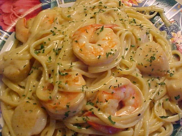 Salade de pâtes aux crevettes en ratatouille