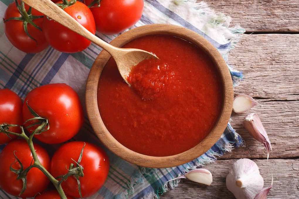 Coulis de tomates traditionnel – une base en cuisine italienne pour les pizzas entre autres